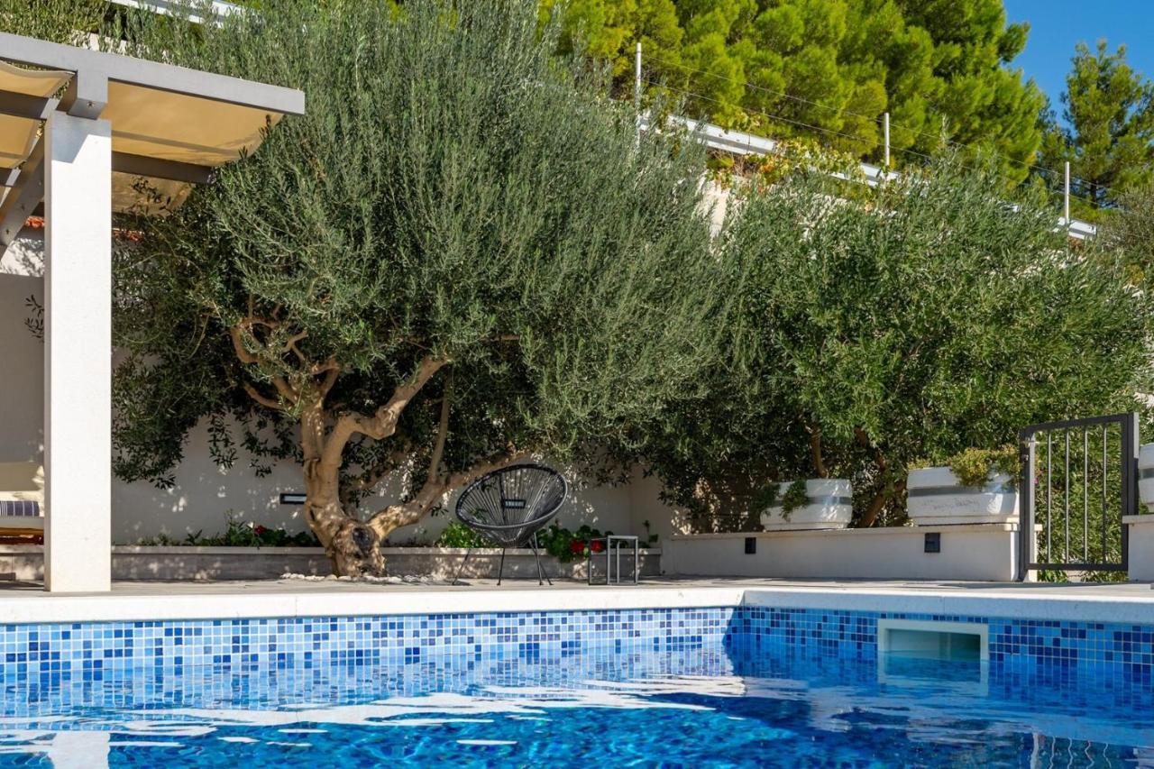 Villa Dream With Private Pool, 2 Bedrooms With En-Suite Bathrooms, Sea View أوميس المظهر الخارجي الصورة